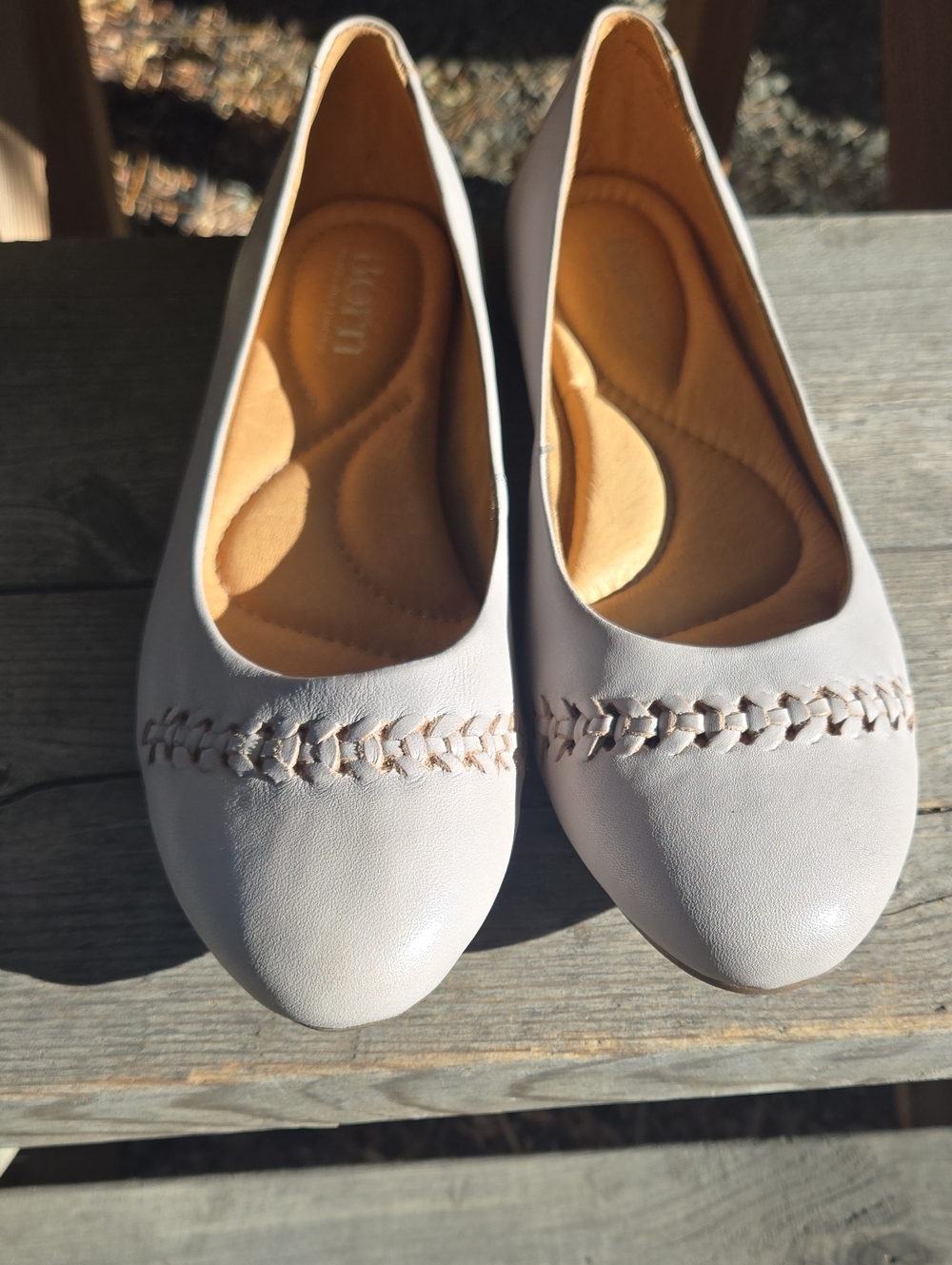 Born Women's Grey Neutral Leather Ballet Flats with Stitch Detail Size 9